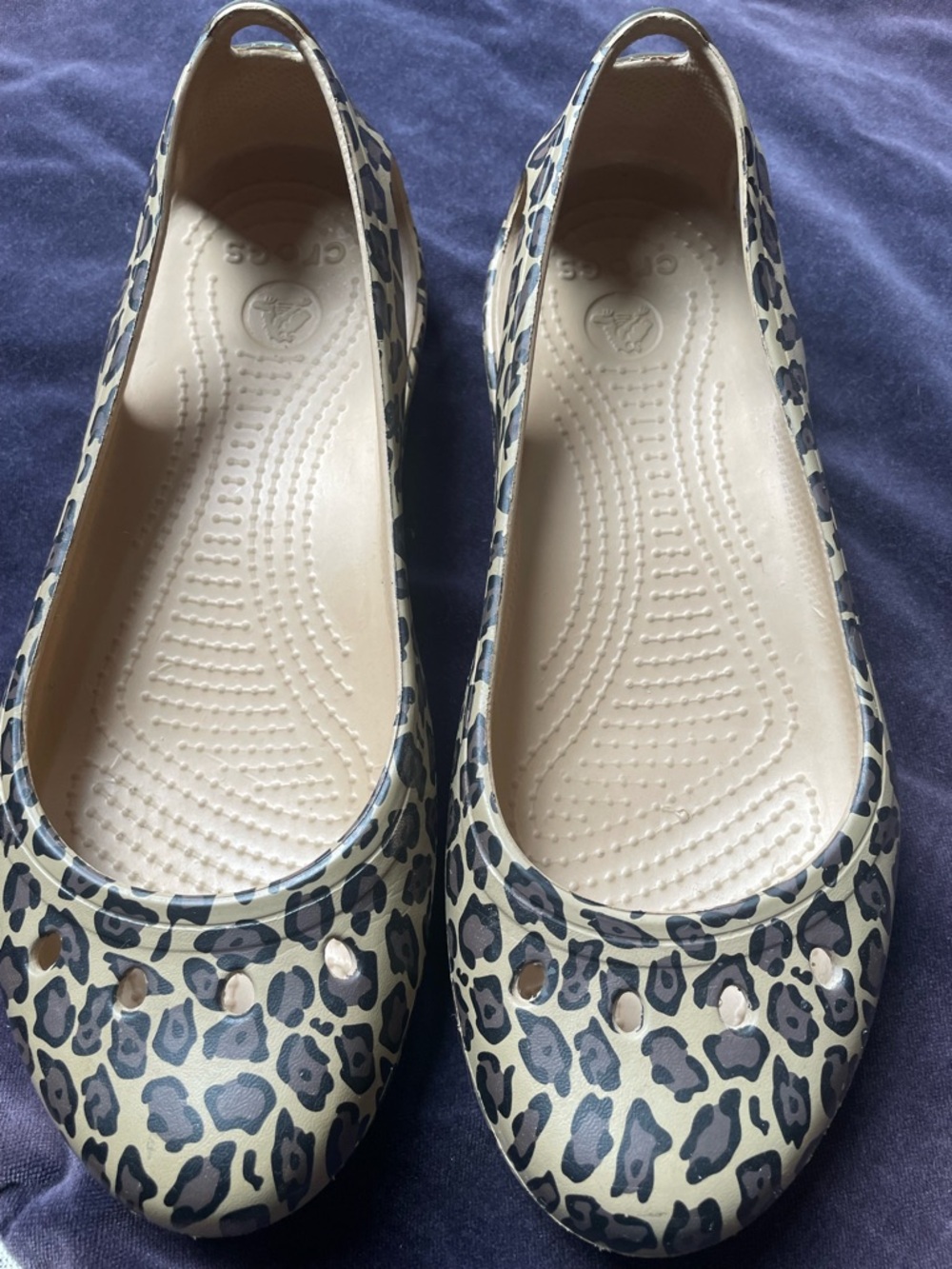 Crocs Women's Kadee Flats leopard print design Slip-On Ballet Flats - size 7